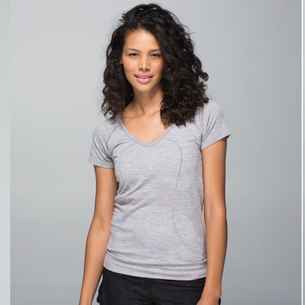 Lululemon Swiftly Tech v-neck size 8